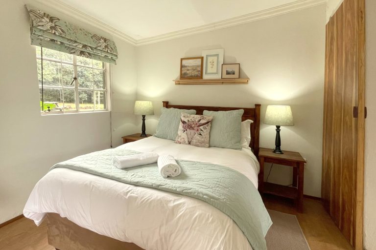 Image showing a double room with a double bed in a sunlit room to illustrate available Kamberg accommodation
